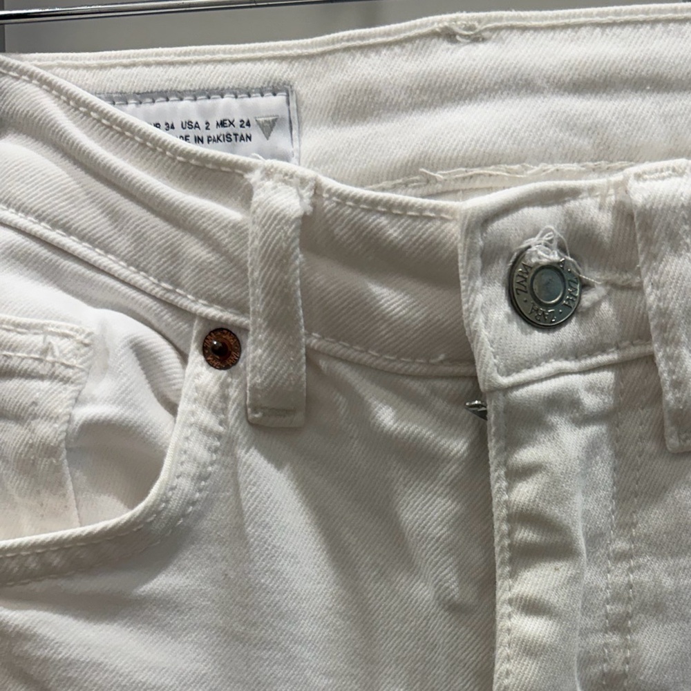 Zara White High-Rise Straight-Leg Jeans with Freyed Hem SZ 2 - Picture 3 of 6